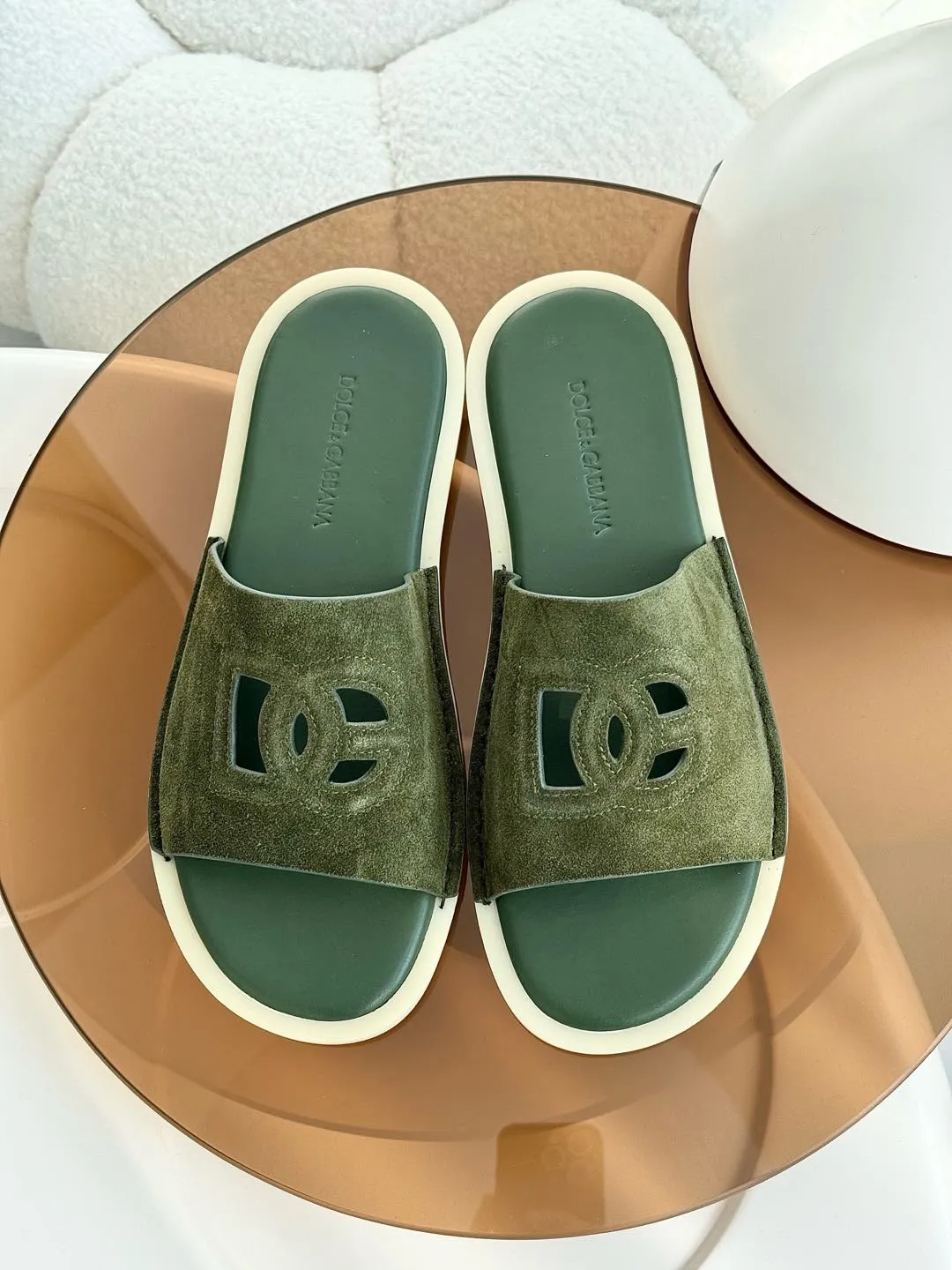 [DG*Dolce & Gabbana] P: 400💰 Size: 38-46 yards D&G/Dolce & Gabbana men’s DG hollow suede slippers FARFETCH original craftsmanship high-end quality